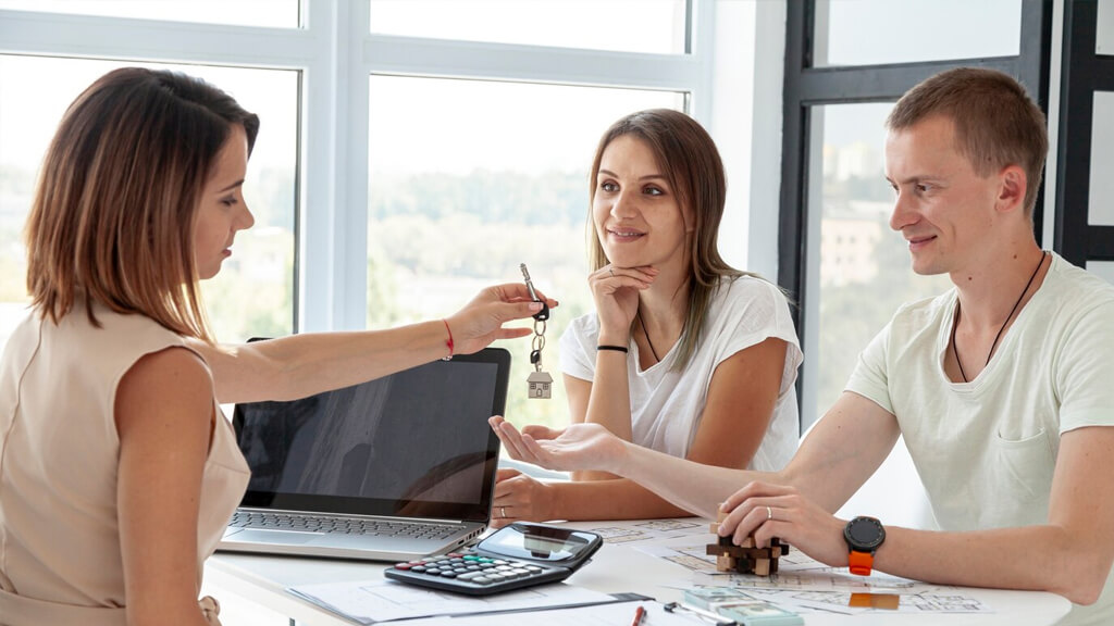 oldman-holding-ball-1024x576